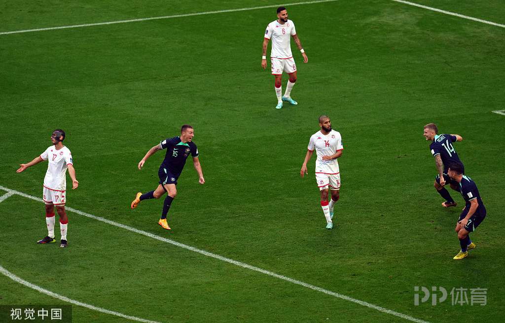 世界杯-波兰2-0沙特 莱万传射泽林斯基破门什琴斯尼扑点